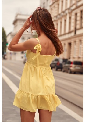 Nadčasové šaty s výstrihom a so zviazanými tenkými ramienkami, žlté