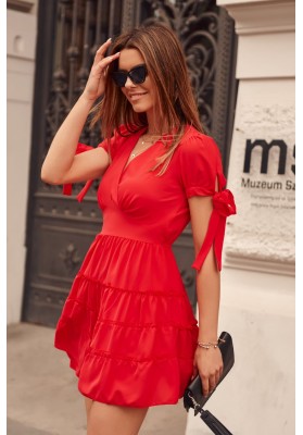 Nadčasové šaty s výstrihom a s krátkymi zviazanými rukávmi, červené