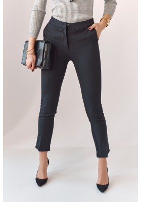 Úzke nohavice s naznačenými záhybmi, čierne