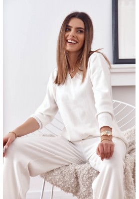 Pohodlná pletená dámska súprava v trendy prevedení, biela