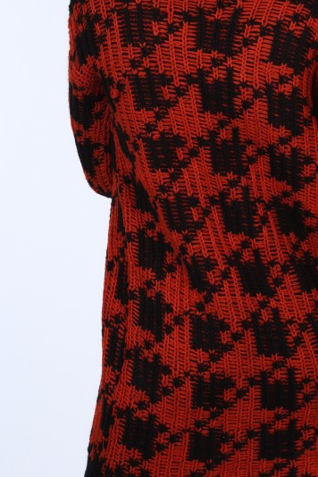 Čierny dámsky kardigán s červeným vzorom